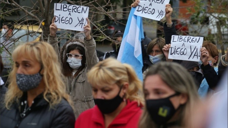 La marcha de este domingo a la mañana frente al Centro de Justicia Penal.