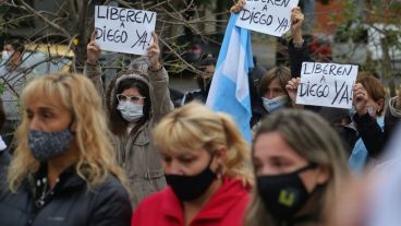 La marcha de este domingo a la mañana frente al Centro de Justicia Penal.
