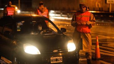 Personal de Prefectura realiza controles en los ingresos a Buenos Aires.