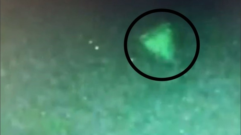 Aun no se sabe que era lo que volaba, un dron, un avión o un ovni.