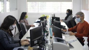 Los estudiantes se sumarán al centro de seguimiento telefónico de pacientes que funciona en la facultad de Medicina.