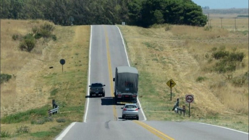 Perotti informó hoy que el gobierno nacional pondrá en marcha las obras en la ruta nacional Nº 33, entre los kilómetros 675 y 742. 