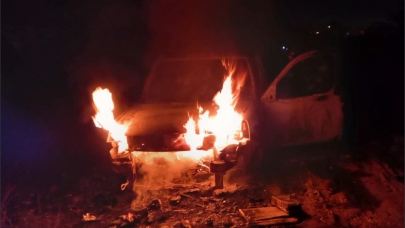 El utilitario en llamas.