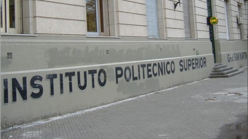 El grupo de padres advirtió que solicitarían, además, una media cautelar para que se obligue al colegio a dictar el 100% de los contenidos.