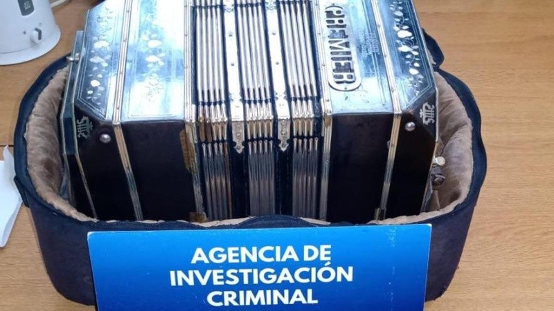 Se trata del bandoneonista Martín Guillermo Carr quien encontró el instrumento rodeado en la aplicación Market Place.