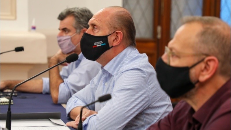 Perotti se contactó con intendentes de la provincia.