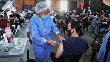 La vacunación se realiza en el Galpón 17.