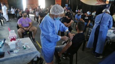 La vacunación se realiza en el Galpón 17.