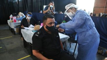 La vacunación se realiza en el Galpón 17.