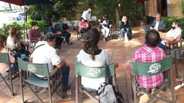 El diputado Martínez con familiares de las víctimas