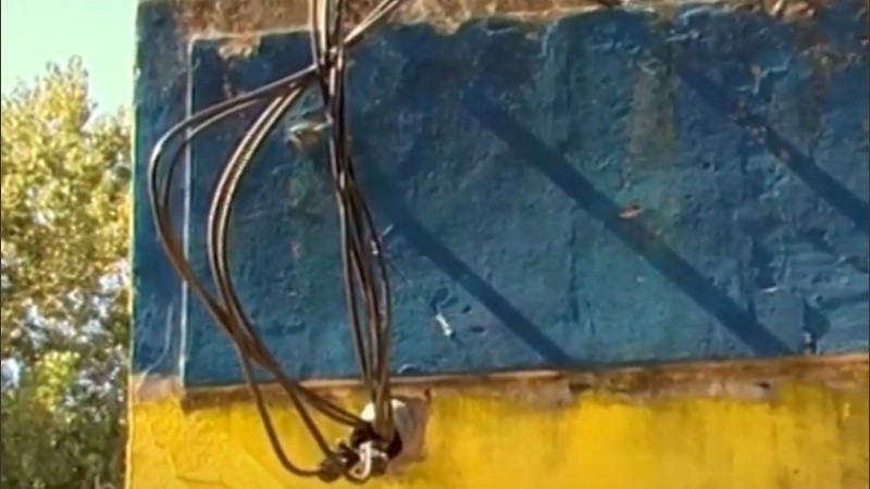 El desperfecto provocó además la explosión de bombitas y florescentes y hasta un principio de incendio.