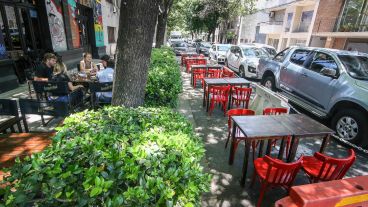 La recesión económica impacta también en la decisión de salir a comer.