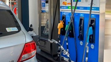 Es el segundo aumento que disponen las petroleras en lo que va del año