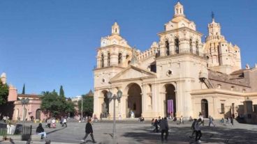 Según el texto, las iglesias son “vitales en la contención y atención espiritual de quienes así lo requieren".