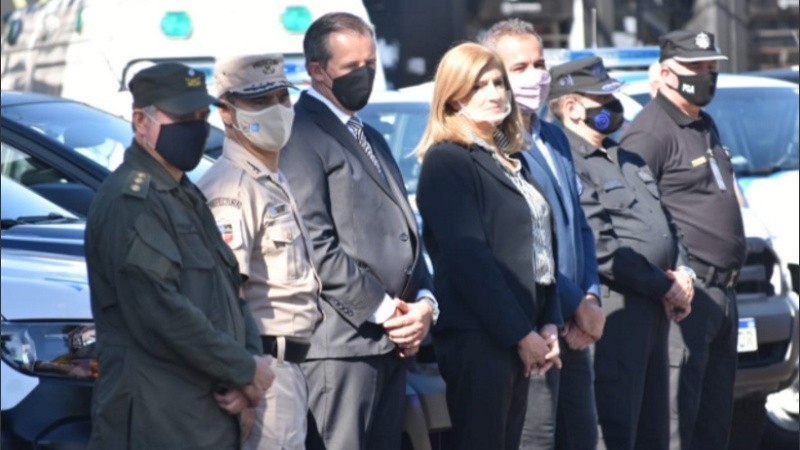 Durante el acto en Paraná se entregaron 35 vehículos terrestres de los cuales, 15 están destinados para la Autoridad Marítima.