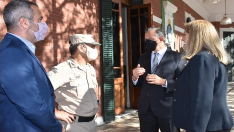 La ceremonia fue en la capital entrerriana pero, debido a la pandemia, la ministra, Sabina Frederic, el Prefecto Nacional Naval, Mario Farinón y el comandante general Andrés Severino, Jefe de la Gendarmería Nacional, presidieron el evento desde la Región I de Gendarmería, en Campo de Mayo.