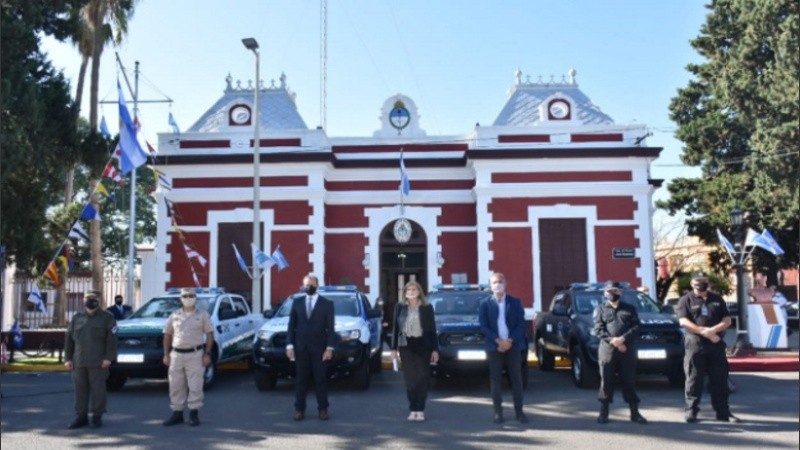 La ceremonia fue en la capital entrerriana pero, debido a la pandemia, la ministra, Sabina Frederic, el Prefecto Nacional Naval, Mario Farinón y el comandante general Andrés Severino, Jefe de la Gendarmería Nacional, presidieron el evento desde la Región I de Gendarmería, en Campo de Mayo.