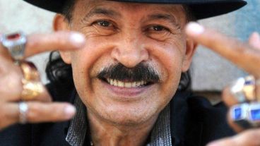 Hace unos días el cantante decidió adoptar a un joven de 20 años.