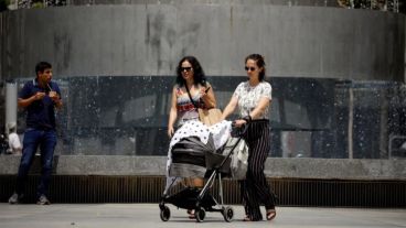 Los tapabocas seguirán siendo obligatorios solo en espacios cerrados o en grandes aglomeraciones de personas.