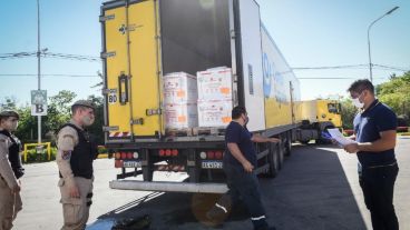 Tras el control térmico y fraccionamiento en Benavidez, empezó la distribución a todo el país.