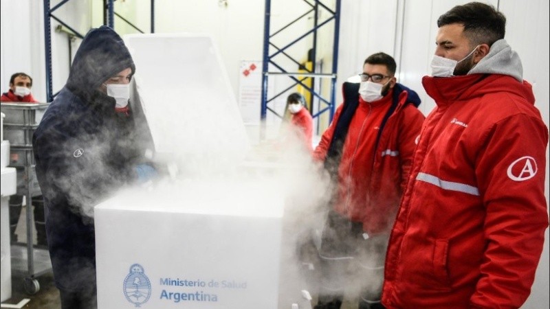 Tras el control térmico y fraccionamiento en Benavidez, empezó la distribución a todo el país.