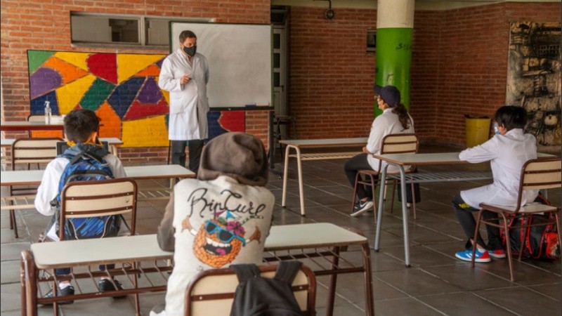 Algunas escuelas aplazar para mañana la presencialidad.