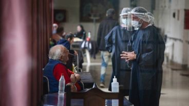 Instituciones para adultos mayores buscan mermar la circulación de personas.