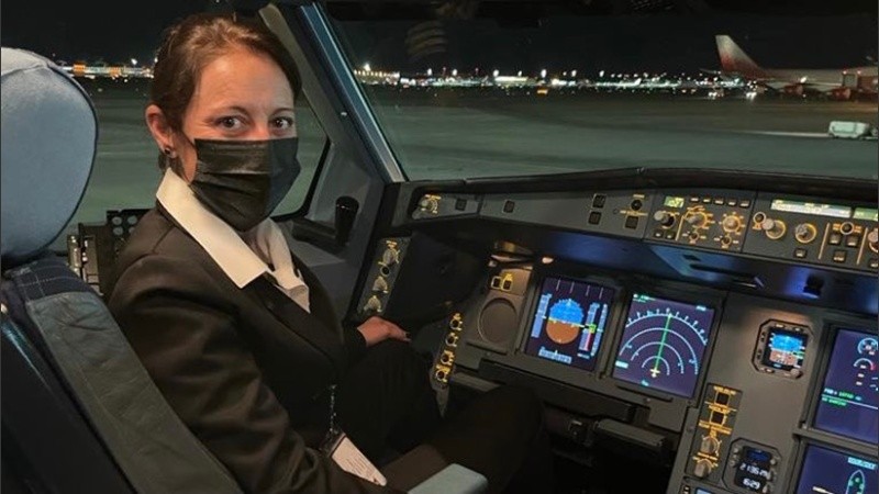 La pilota encargada del vuelo en el aeropuerto de Moscú.