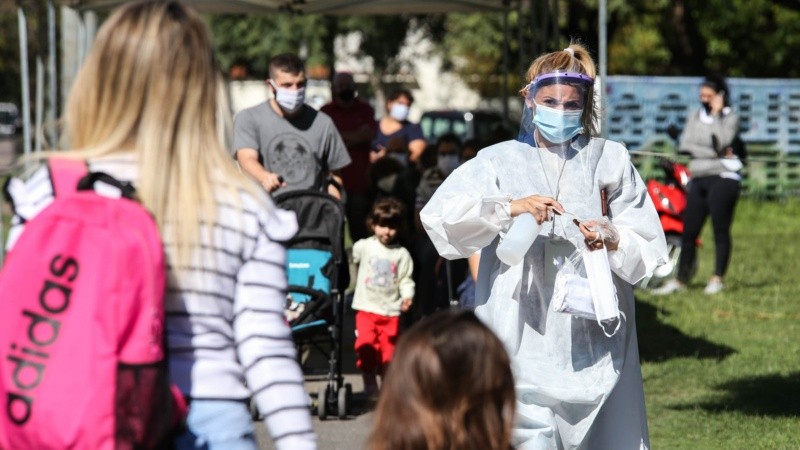 Las restricciones podrían mantenerse o implementarse de forma intermitente según los resultados.