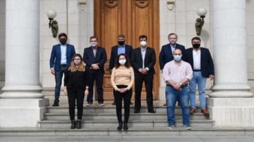 Integrantes de los bloques de senadores y diputados de la Unión Cívica Radical de la provincia de Santa Fe que participaron del encuentro presencial-virtual.