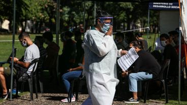 La ciudad suma contagios en el peor día de la pandemia en el país.