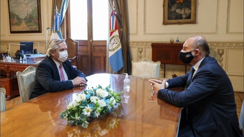 La reunión a solas de Alberto Fernández con Perotti en el despacho de Gobernación. 