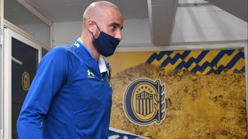 Nicolás Ferreyra, uno de los defensores canallas.