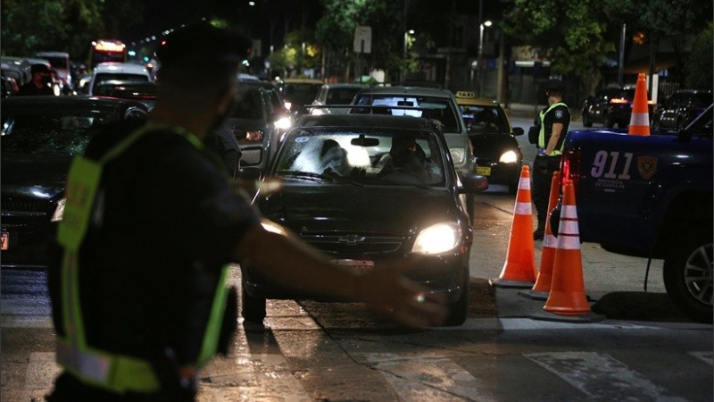Controles a la circulación nocturna: 150 agentes iniciaron las tareas en 55 puntos de Rosario | Rosario3