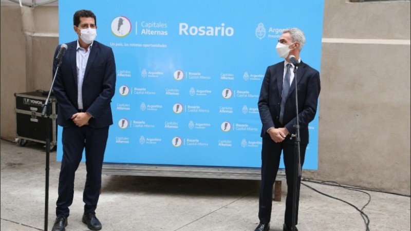 Meoni en la conferencia en Rosario junto a Wado De Pedro, una de las últimas imágenes públicas del ministro fallecido trágicamente. 