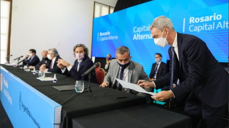 Meoni junto a Javkin en Rosario, una de las últimas imágenes públicas del ministro fallecido trágicamente. 