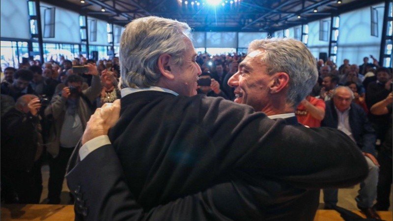 Alberto Fernández y Mario Meoni: el presidente despidió con emoción a su ministro. 