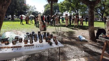 Feriantes de Oroño y el Río reclaman que no los dejan trabajar por las nuevas restricciones. (Rosario3)