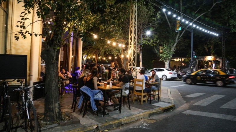 “Desde el viernes, vamos a poder recibir clientes hasta las 22 y cerrar las puertas a las 23