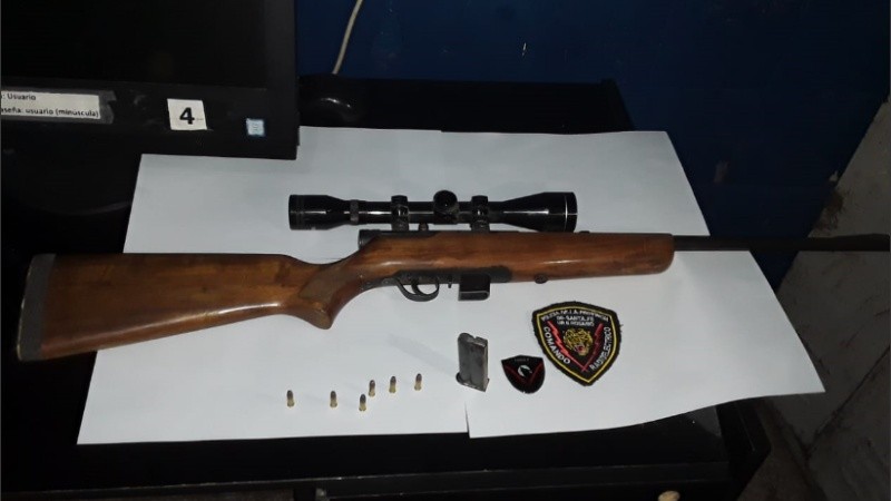 El arma usada por el hombre para defenderse.