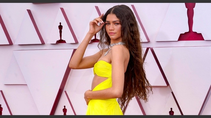 Zendaya y su vestido cut out más que aplaudido en la alfombra roja de los Premios Oscar 2021