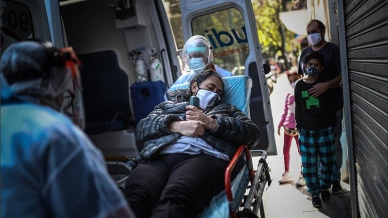 Una paciente covid-19 ingresada a una clínica de Buenos Aires.
