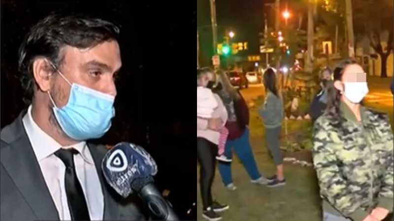 El abogado y un grupo de personas frente a la seccional policial.