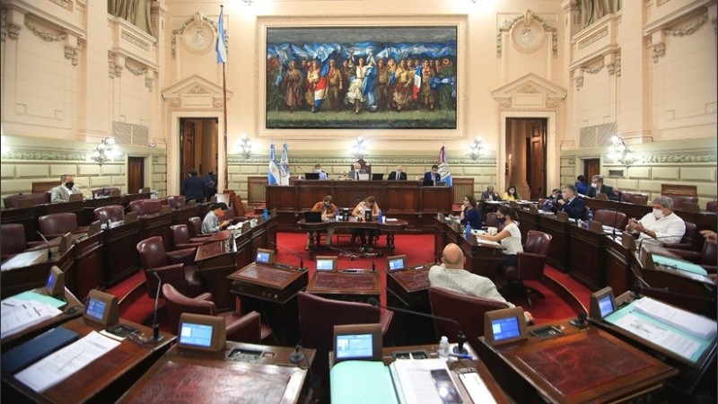 Acuerdo legislativo en Santa Fe para posponer la designación de autoridades.