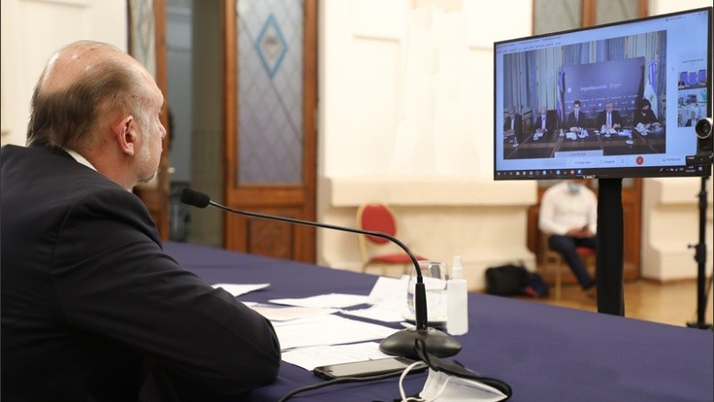 Perotti en la reunión virtual desde Santa Fe.