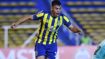 Facundo Almada abrió el camino para el triunfo Canalla ante el Ciclón.