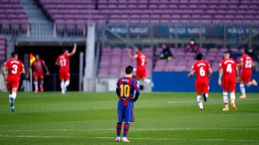Lionel Messi marcó un golazo pero su equipo perdió ante Granada en el Camp Nou.
