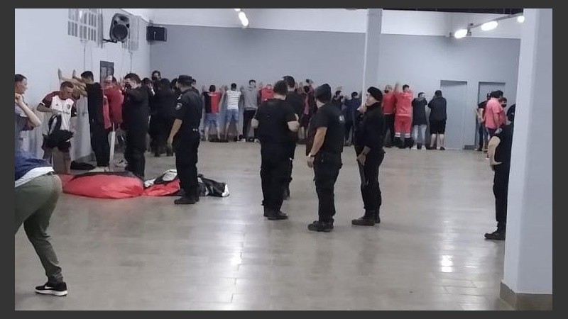 Los demorados serán notificados de que se les iniciará una causa penal por el incumplimiento del decreto presidencial.