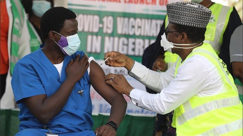 Solo se aplicaron 17 millones de dosis de vacunas en todo el continente africano.