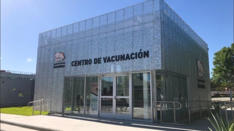 La ministra de Salud recibió la vacuna en el Centro de Vacunación del Hospital Garrahan. 